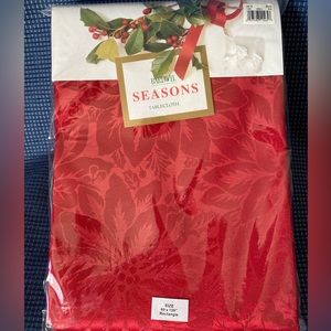 Bardwil “Poinsettia Seasons” NWT Rectangle Tablecloth